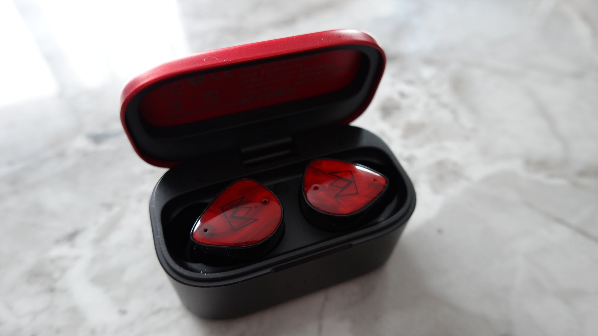 Noble Audio FoKus Amadeus earbuds in case