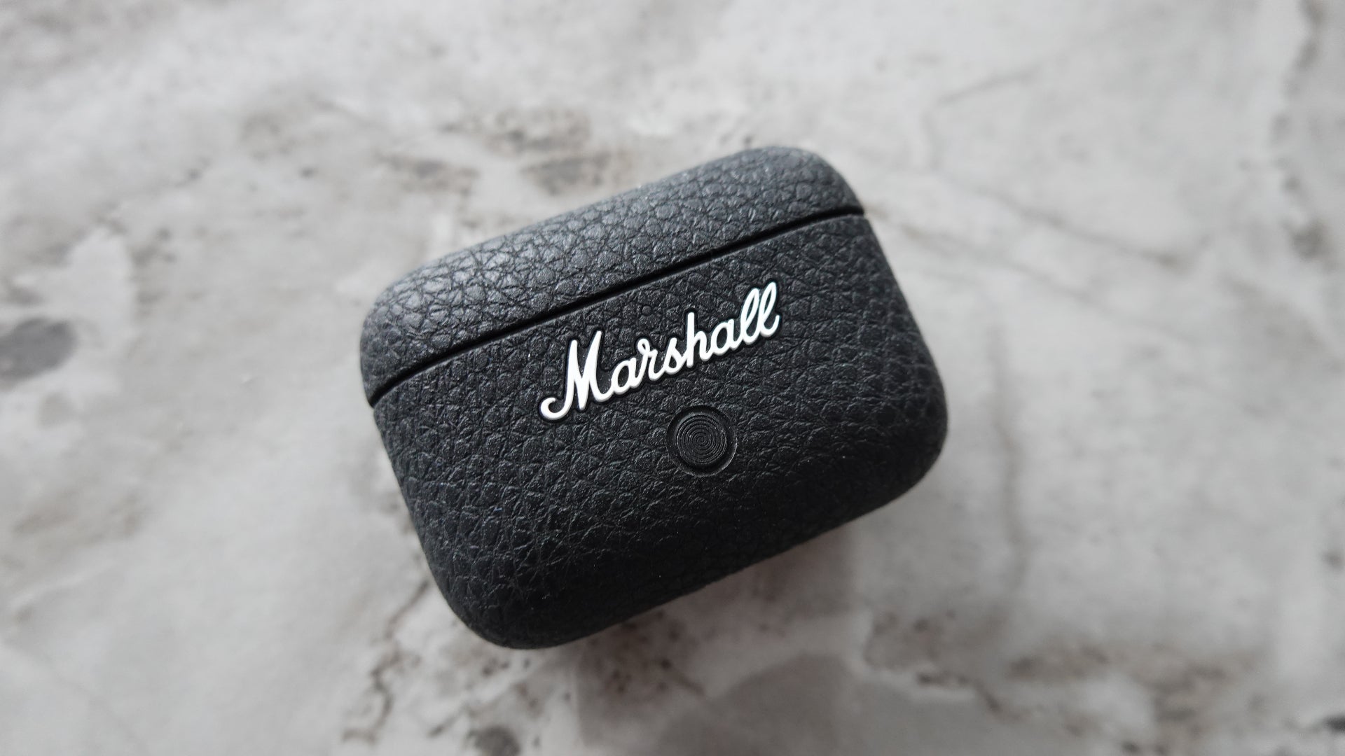 Marshall Motif II ANC earbuds case