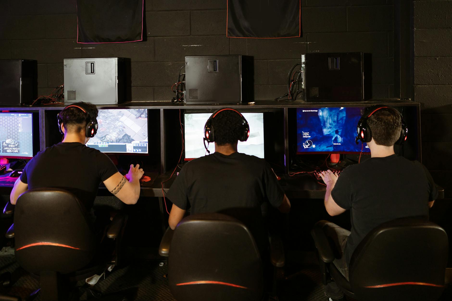 A gaming display showing a dark atmospheric game environment during active gameplay