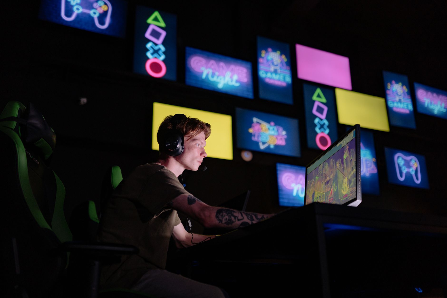 A high-refresh-rate gaming monitor displaying gameplay on a desk