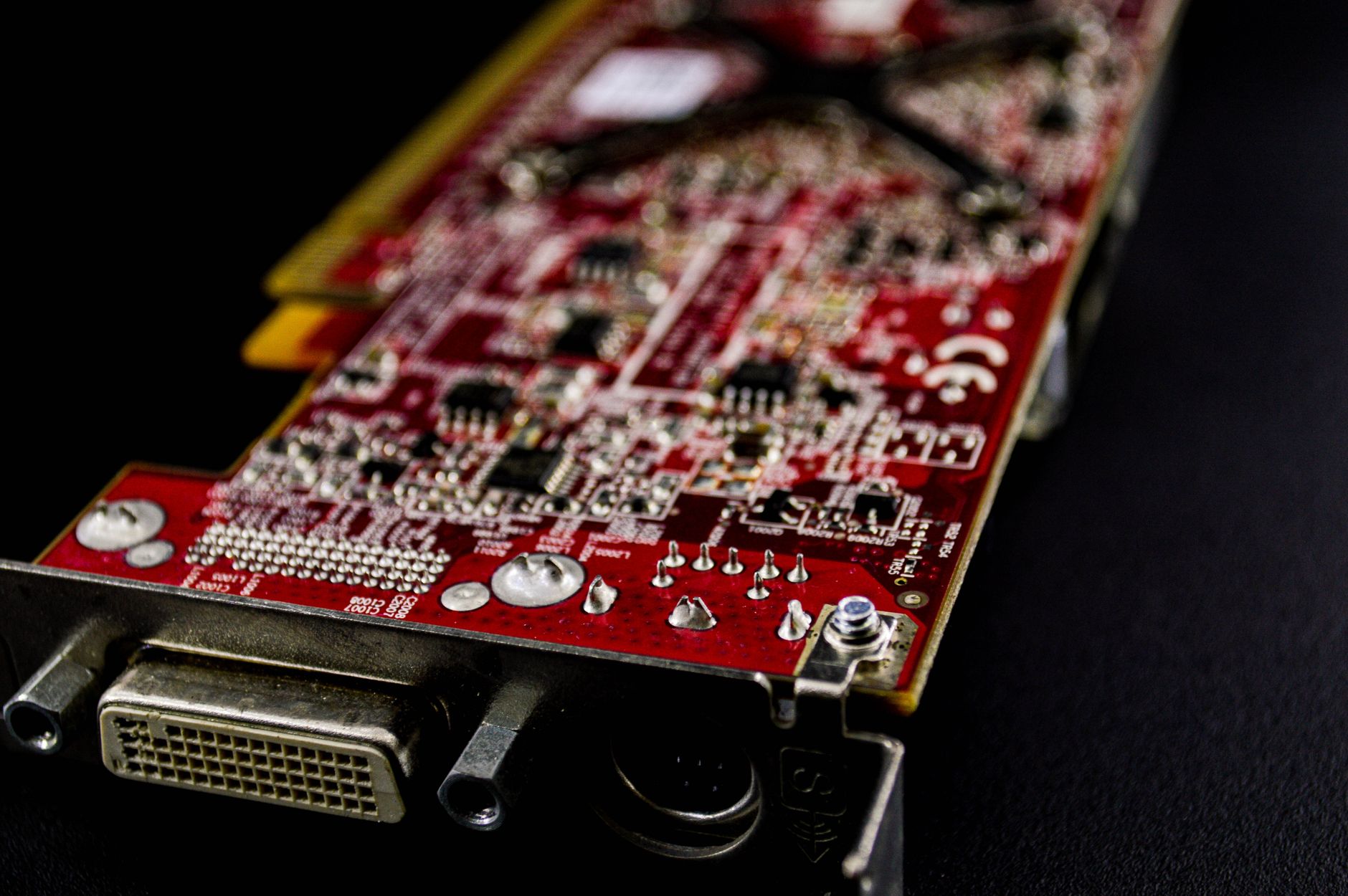 Close-up of graphics card hardware components representing GPU benchmark testing