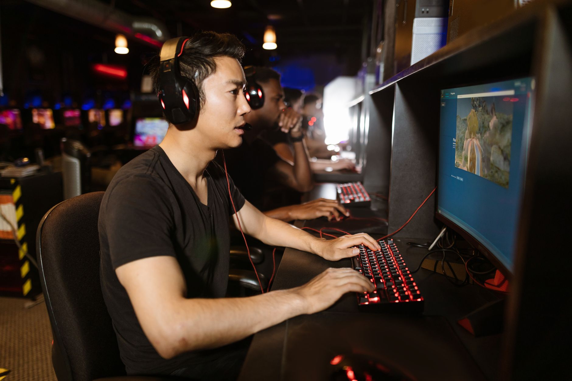 Gaming monitor displaying high-resolution graphics during a benchmark test